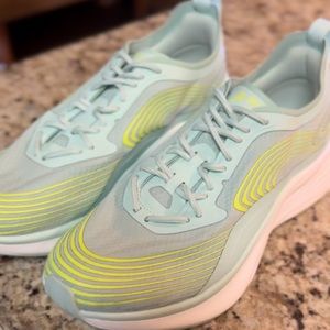 APL Streamline in Spearmint Size 7